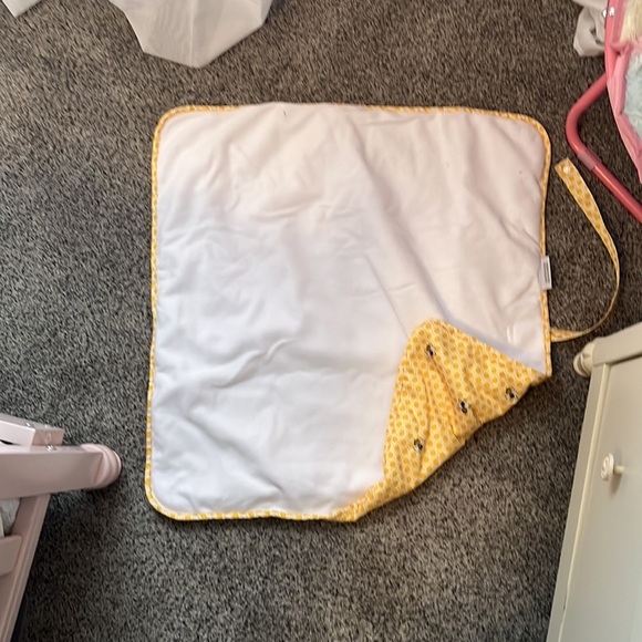 Buttons changing mat - Picture 2 of 2